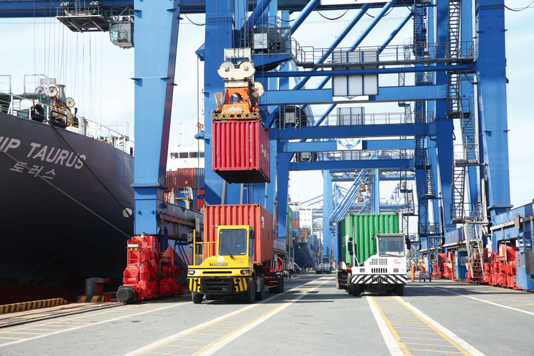 Tính từ đầu năm đến ngày 15/2/2023, kim ngạch xuất khẩu đạt hơn 37 tỷ USD. Ảnh: Lê Tiên