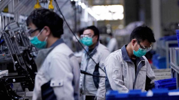 Tăng trưởng của Trung Quốc vượt dự báo của các nhà phân tích - Ảnh: Reuters