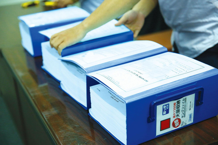 Việc bên mời thầu cho phép nhà thầu bổ sung tài liệu làm rõ sau khi đã mở hồ sơ đề xuất về tài chính là chưa đảm bảo cạnh tranh, công bằng và minh bạch. Ảnh: Nhã Chi