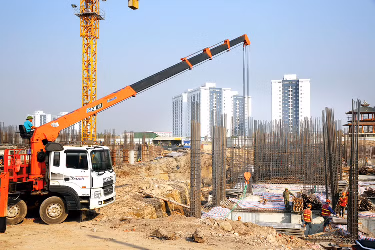 Giá thép tăng phi mã từ đầu năm 2021 khiến nhiều nhà thầu xây dựng phải đối mặt với nguy cơ phá sản. Ảnh: Lê Tiên