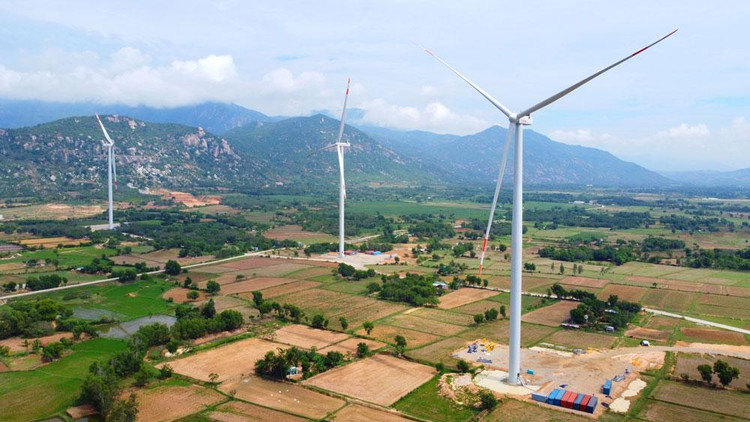 Năng lượng là ngành then chốt, cần huy động nhiều nguồn lực nhất để thực hiện các giải pháp giảm thiểu phát thải, hướng tới mục tiêu phát thải ròng bằng 0 vào năm 2050. Ảnh: Văn Thịnh