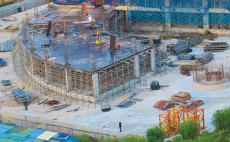 Gói thầu Thi công xây lắp và cung cấp, lắp đặt thiết bị kèm xây lắp thuộc Dự án Nhà khách tỉnh Điện Biên đang được triển khai thi công. Ảnh minh họa: Nhã Chi