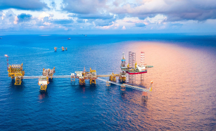 Chuỗi dự án khí - điện Cá Voi Xanh là dự án trọng điểm, có vai trò quan trọng trong việc bảo đảm an ninh năng lượng và thúc đẩy phát triển kinh tế. Ảnh minh họa: Tùng Dương