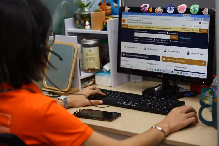 Lãnh đạo Chính phủ yêu cầu tăng cường công khai thông tin trên Hệ thống mạng đấu thầu quốc gia và tổ chức lựa chọn nhà thầu, nhà đầu tư qua mạng. Ảnh minh họa: Tiên Giang