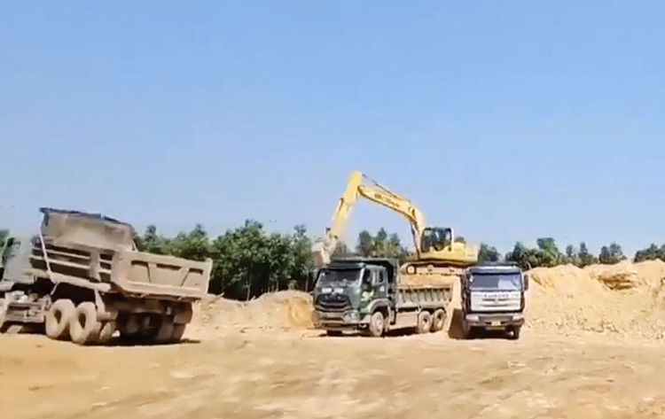 Nguồn cung vật liệu san lấp tại Quảng Trị khan hiếm dẫn đến tình trạng khai thác trái phép diễn biến phức tạp. Ảnh: Hà Minh