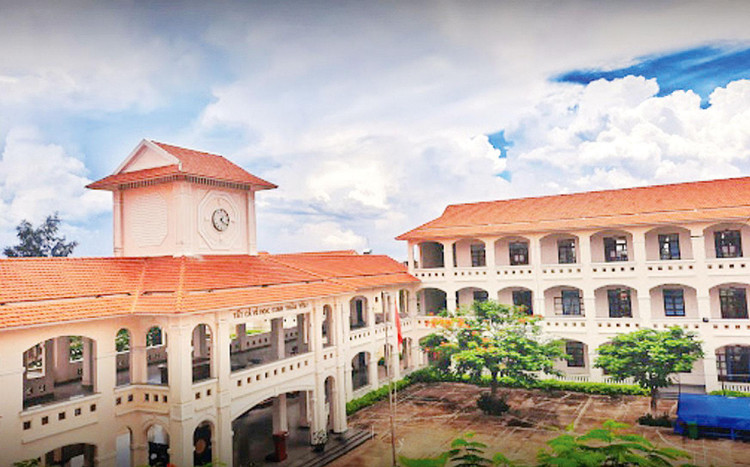 Gói thầu Khối 24 phòng học và các hạng mục phụ trợ thuộc Dự án Mở rộng Trường THPT Hậu Nghĩa (tỉnh Long An) trị giá trên 32 tỷ đồng. Ảnh: Phi Hải