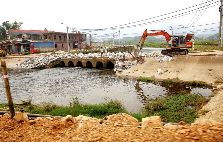 Năm 2021, sẽ khởi công mới một số dự án có tính chất cấp bách, quan trọng, có tác động tích cực đến quá trình phục hồi và phát triển nền kinh tế trong bối cảnh ảnh hưởng của Covid-19. Ảnh: Lê Tiên