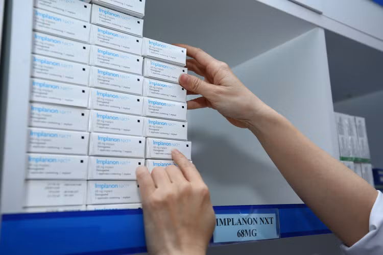 Thời gian tổ chức đấu thầu mua sắm thuốc kéo dài khiến nhà thầu phát sinh chi phí, chờ đợi rất mệt mỏi. Ảnh minh họa: Nhã Chi