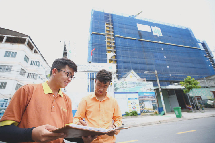 Thị trường chuyển nhượng đất ở, căn hộ hiện nay vẫn tồn tại tình trạng giao dịch 2 giá khiến thông tin đầu vào từ nguồn này không phản ánh đúng giá trị thị trường. Ảnh: Lê Tiên