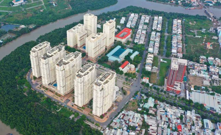 Nhiều năm qua, dù chưa có chính sách thuế thì giá bất động sản đã có những giai đoạn nóng và lạnh theo từng đợt. Ảnh: Lê Tiên