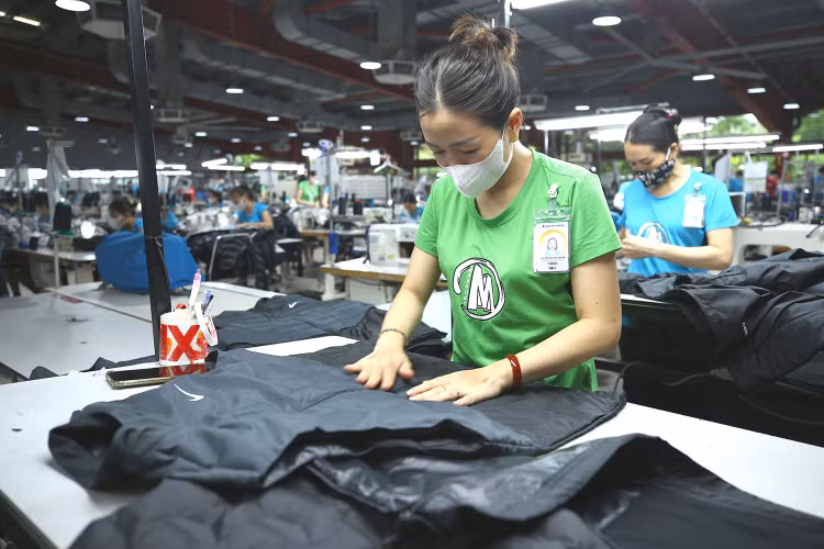 Thách thức lớn với ngành dệt may hiện nay là thiếu hụt lao động. Ảnh: Lê Tiên