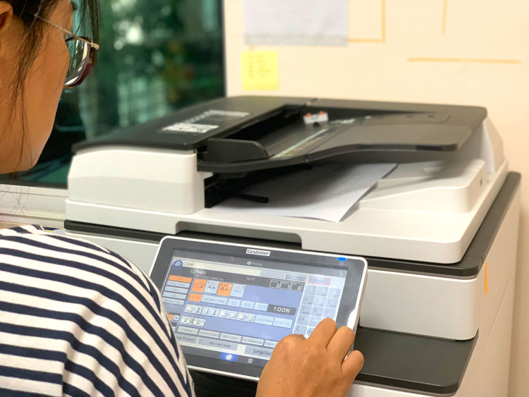 Một số chủ đầu tư tại Bắc Giang, Hà Nội đã triển khai chào giá trực tuyến mua sắm hàng hóa thông dụng. Ảnh: Nhã Chi