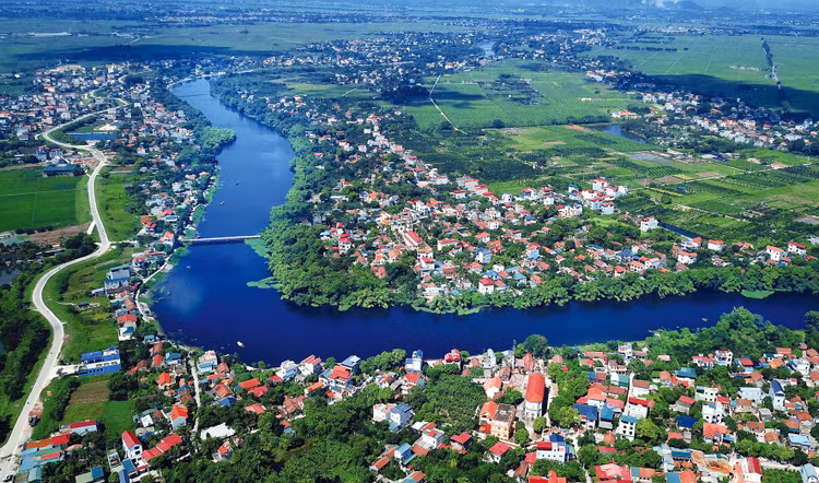 Việc ưu tiên đầu tư các dự án, công trình trọng điểm của vùng Thủ đô có tính chất liên vùng, kết nối lan tỏa nhằm tạo động lực tăng trưởng nhanh và bền vững cho Vùng. Ảnh: Lê Tiên