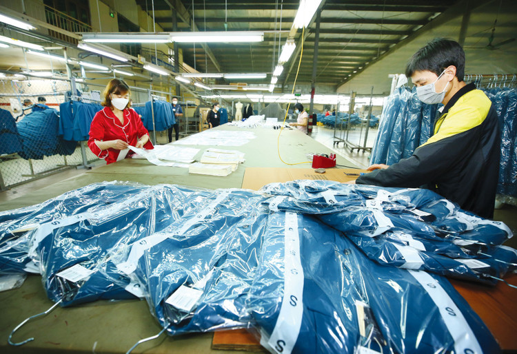 Lũy kế hết quý I/2023, xuất khẩu dệt may Việt Nam đạt 8,6 tỷ USD, giảm 19% so với cùng kỳ năm ngoái. Ảnh: Lê Tiên