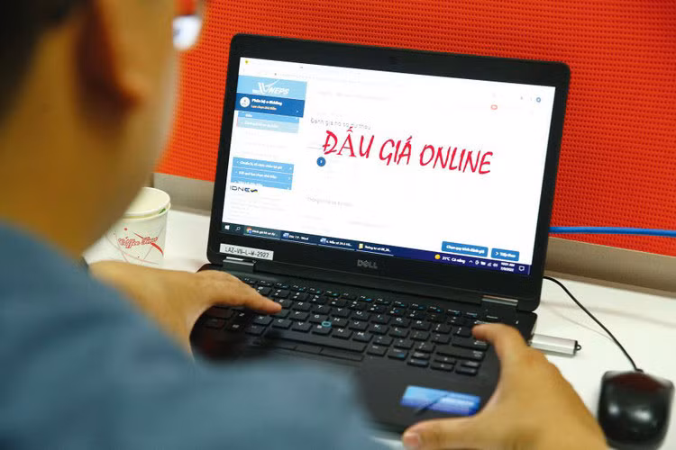 Hành vi trả giá cao rồi rút lại giá đã trả trong đấu giá trực tuyến ngày càng phổ biến. Ảnh minh họa: Nhã Chi