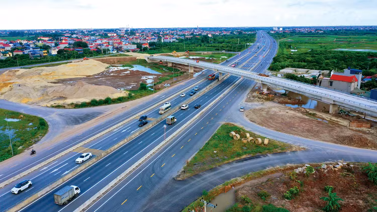 Đến nay, dự án PPP chủ yếu tập trung vào 3 lĩnh vực, gồm: giao thông vận tải, xử lý rác thải và cung cấp nước sạch. Ảnh: Lê Tiên