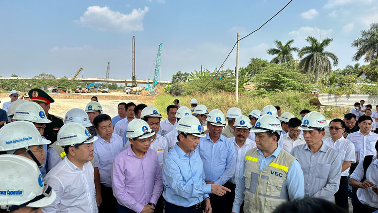 Phó Thủ tướng Trần Hồng Hà cùng Đoàn công tác kiểm tra tiến độ Dự án đường cao tốc Bến Lức - Long Thành