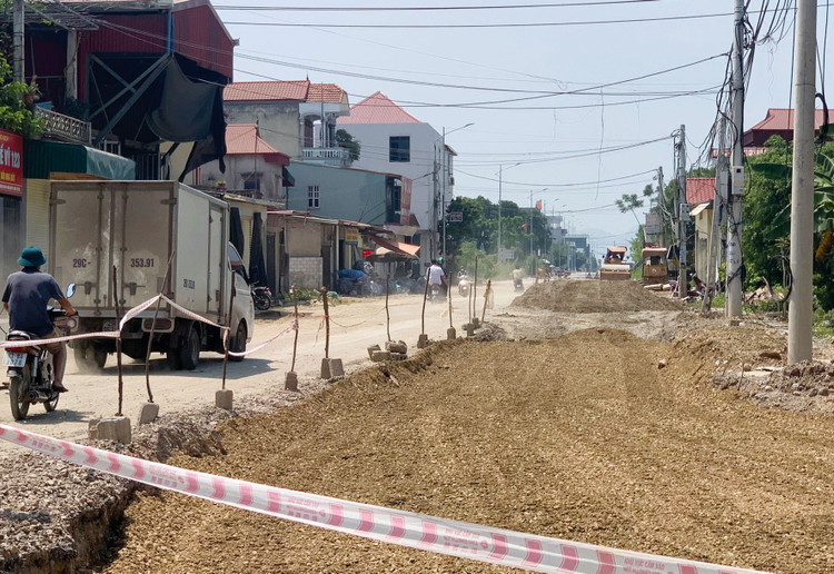 Gói thầu Thi công xây lắp thuộc Dự án Nâng cấp, mở rộng tuyến đường ĐH.402, phường Tân Phước Khánh (TP. Tân Uyên, tỉnh Bình Dương) có giá hơn 173 tỷ đồng. Ảnh minh hoạ: Phú An