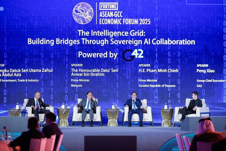 Thủ tướng Phạm Minh Chính tham dự Phiên thảo luận "Lưới thông minh: Kết nối thông qua AI tự chủ" - Ảnh: VGP/Nhật Bắc