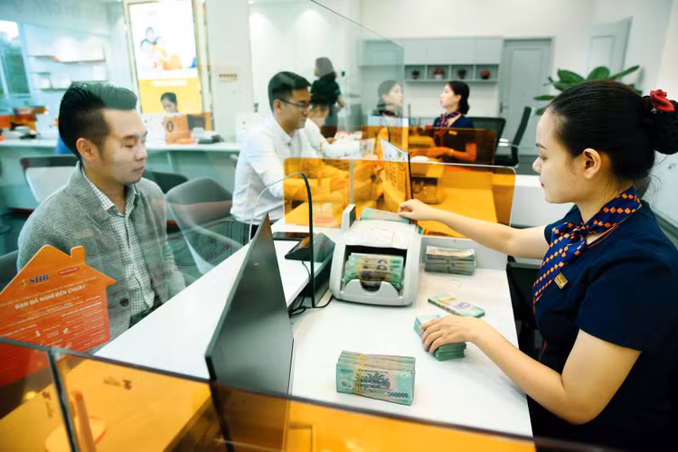 Việc điều hành lãi suất cần hài hòa lợi ích của người gửi tiền - người vay tiền và bảo đảm ổn định kinh tế vĩ mô. Ảnh: Lê Tiên