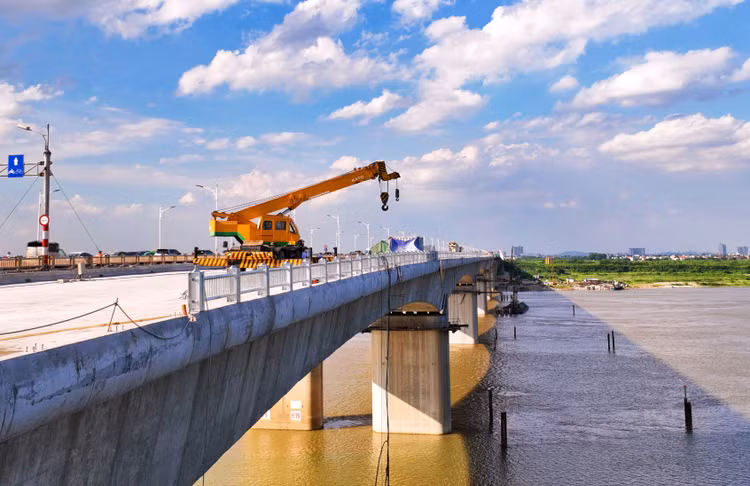 Giải ngân đầu tư công được đánh giá là động lực tăng trưởng hàng đầu trong thời gian tới. Ảnh: Trần Chiến