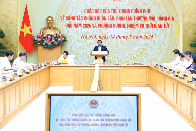 Thủ tướng Chính phủ Phạm Minh Chính chủ trì làm việc với các bộ, ngành, cơ quan trung ương để đánh giá về công tác chống buôn lậu, gian lận thương mại, hàng giả. Ảnh: Quý Bắc