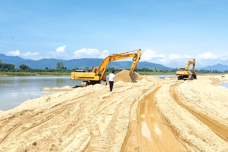 Một số mỏ khai thác cát tại Quảng Nam tạm dừng hoạt động hoặc bán ra với số lượng “nhỏ giọt”. Ảnh: Minh Hạnh
