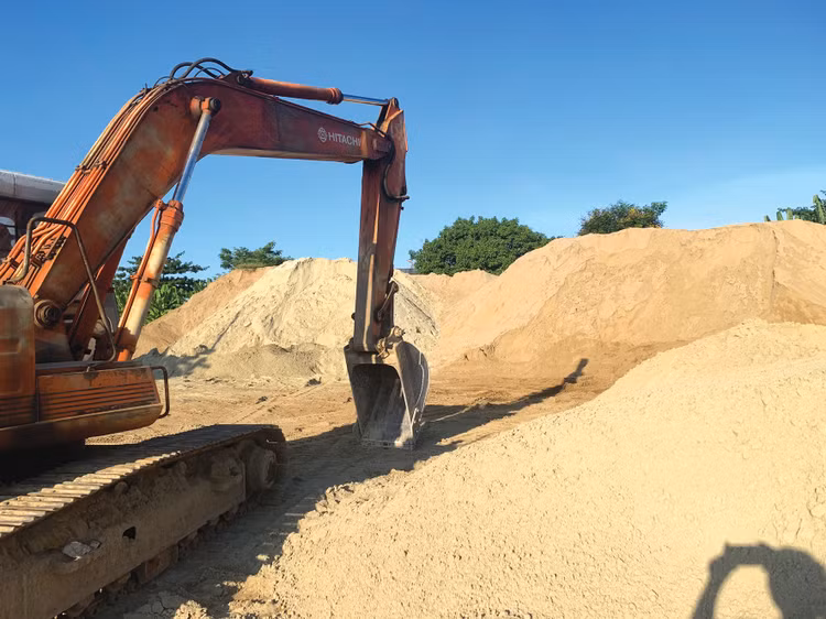 Công ty TNHH Xây dựng Khai thác khoáng sản Minh Anh nộp hồ sơ tham gia đấu giá cả 5 khu vực mỏ vật liệu san lấp tại Ninh Thuận nhưng được đánh giá không đủ điều kiện. Ảnh minh họa: Lê Tiên