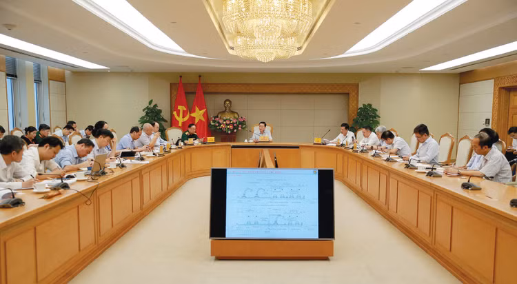 Phó Thủ tướng Trần Hồng Hà chủ trì cuộc họp nghe báo cáo tình hình nghiên cứu đầu tư mở rộng các đoạn tuyến cao tốc Bắc - Nam phía Đông theo quy mô cao tốc hoàn chỉnh. Ảnh: Minh Khôi