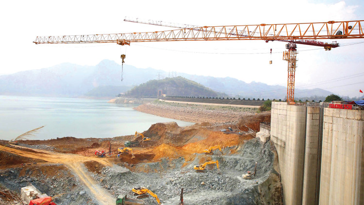 Nhân công, máy móc được huy động đầy đủ, phấn đấu phát điện 2 tổ máy của Dự án Nhà máy Thủy điện Hòa Bình mở rộng trong năm 2025. Ảnh: Tuấn Việt