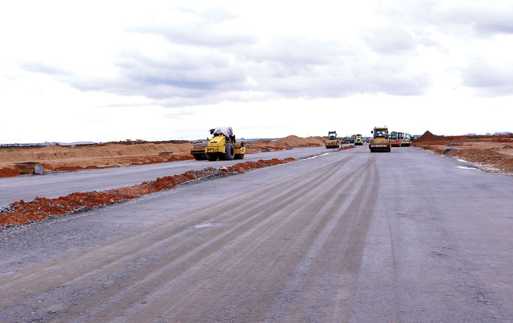 Gói thầu Xây dựng đường cao tốc có dự toán hơn 880 tỷ đồng, thuộc Dự án Xây dựng đường cao tốc TP.HCM - Thủ Dầu Một - Chơn Thành đoạn qua tỉnh Bình Phước. Ảnh minh hoạ: Song Lê