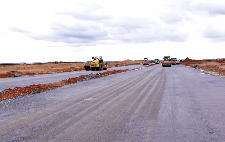 Gói thầu Xây dựng đường cao tốc có dự toán hơn 880 tỷ đồng, thuộc Dự án Xây dựng đường cao tốc TP.HCM - Thủ Dầu Một - Chơn Thành đoạn qua tỉnh Bình Phước. Ảnh minh hoạ: Song Lê