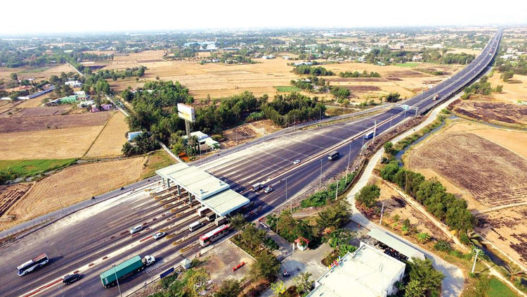 Lần đầu tiên quy trình đầu tư một dự án PPP được quy định thống nhất tại một Luật, trong đó hạn chế tối đa các trường hợp chỉ định thầu; áp dụng cơ chế chia sẻ rủi ro tăng, giảm doanh thu. Ảnh: Tường Lâm