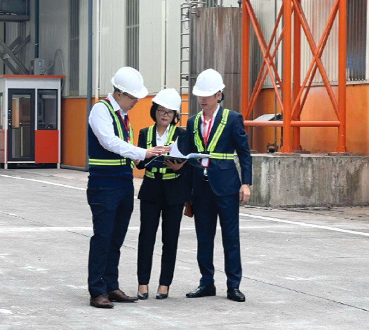 Đại diện Bảo hiểm PVI làm việc với khách hàng và đơn vị giám định sau cơn bão Yagi