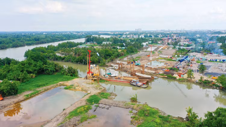 Hàng loạt dự án hạ tầng giao thông có tính chất kết nối, mở rộng không gian phát triển đang được đồng loạt triển khai. Ảnh: Nhã Chi