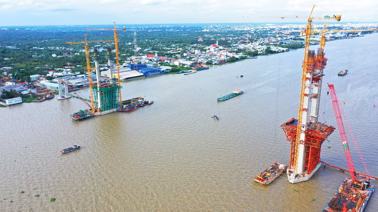 Cầu Rạch Miễu 2 đang được thi công bởi những nhà thầu Việt Nam. Ảnh: Lê Tiên