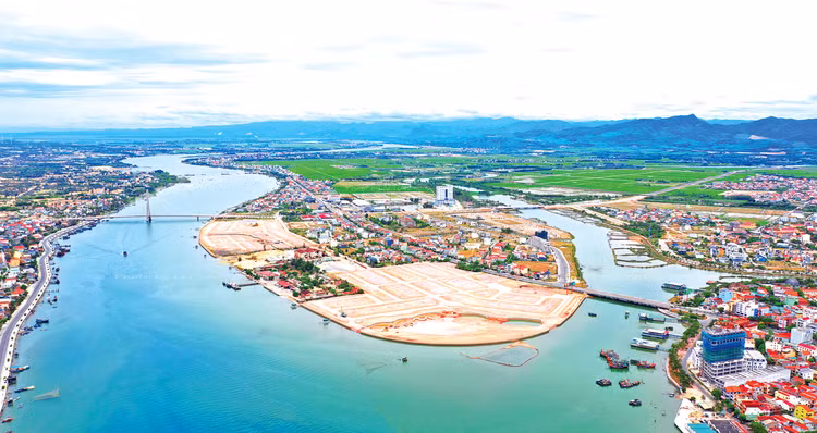 Gói thầu số 15 (TIIGP2-VIE-W04) Cải thiện tiếp cận đường bộ và đường sông Nhật Lệ - Long Đại (Quảng Bình) có giá dự toán 224,425 tỷ đồng. Ảnh: Lê Tiên