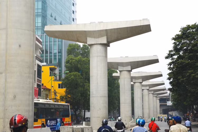 Dự án Tăng cường giao thông đô thị bền vững cho Dự án Tuyến đường sắt đô thị số 3 Hà Nội có tổng mức đầu tư 1.266,92 tỷ đồng, sử dụng vốn vay của Ngân hàng Phát triển châu Á và vốn đối ứng từ ngân sách TP. Hà Nội. Ảnh minh họa: Lê Tiên