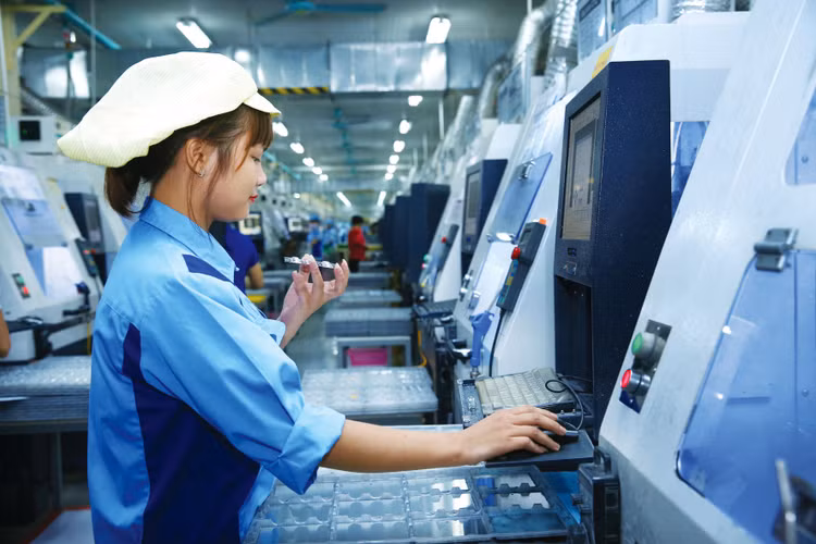 Việt Nam cần tận dụng tốt cơ hội từ các hiệp định thương mại tự do, thu hút dòng vốn đầu tư dịch chuyển để vượt lên, phát triển mạnh mẽ. Ảnh: Lê Tiên