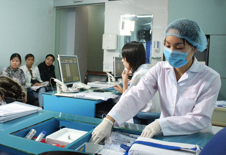 Tình trạng các bệnh viện, trung tâm y tế thiếu thuốc, vật tư y tế đã diễn ra trong thời gian dài. Ảnh: Nhã Chi