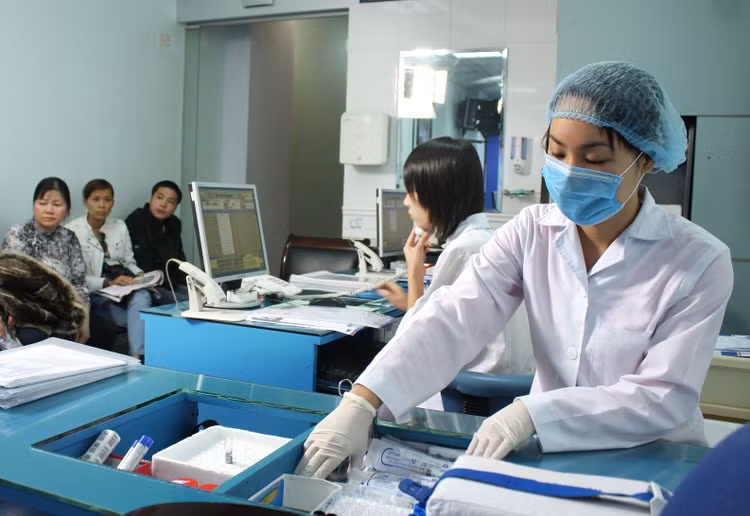 Tình trạng các bệnh viện, trung tâm y tế thiếu thuốc, vật tư y tế đã diễn ra trong thời gian dài. Ảnh: Nhã Chi