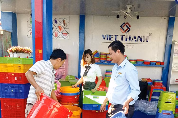 Công ty CP Sản xuất và Thương mại Nhựa Việt Thành đấu giá 5 triệu cổ phần để huy động vốn phát triển sản phẩm mới. Ảnh: Việt Thành