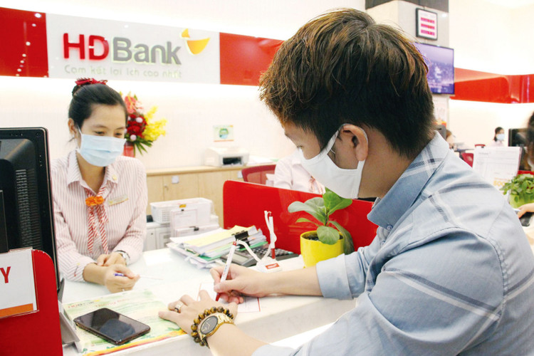 Có thể chấp nhận tăng bội chi ngân sách nhà nước, tăng nợ công để thực hiện các gói hỗ trợ tiếp theo cho doanh nghiệp, người dân. Ảnh: Lê Tiên