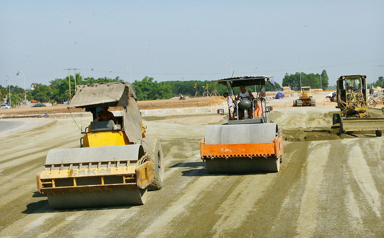 Gói thầu Thi công xây dựng thuộc Dự án Đường gom dọc Quốc lộ 27C Khu đô thị hành chính huyện Diên Khánh có giá 21,494 tỷ đồng. Ảnh minh họa: Tường Lâm