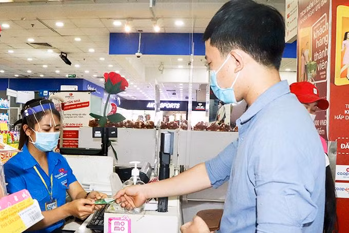 Từ 1/7/2022, các máy tính tiền tại siêu thị, nhà hàng ăn uống có thể phải kết nối với cơ quan thuế. Ảnh: Internet 