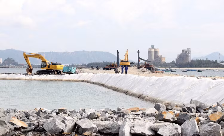 Công ty CP Xây dựng Xuân Quang đang tham gia thực hiện một số gói thầu quy mô lớn tại Đà Nẵng. Ảnh: Hải Định