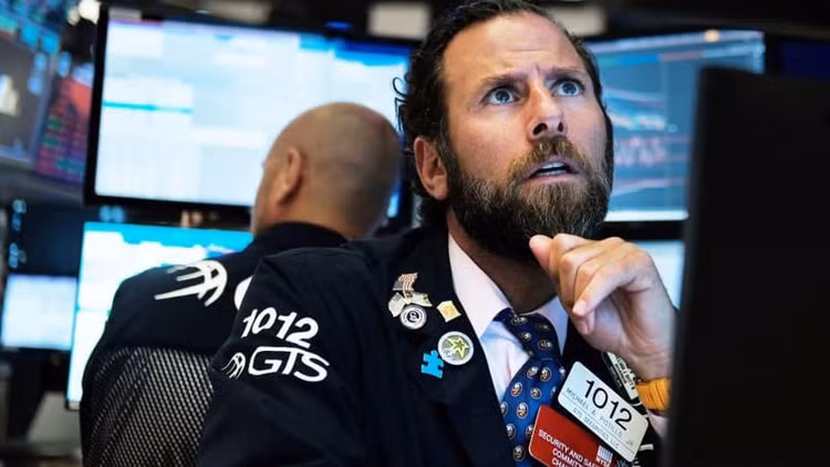 Các nhà giao dịch cổ phiếu trên sàn NYSE ở New York, Mỹ - ẢNh: Getty/CNBC.