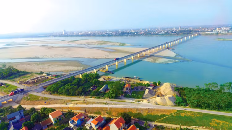 Dự án BOT cầu Việt Trì - Ba Vì hoàn thành tháng 10/2018 với tổng chi phí đầu tư 1.088 tỷ đồng. Ảnh: Nguyệt Minh