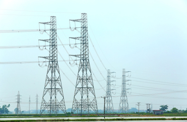 Giai đoạn 2021 - 2030, tổng vốn đầu tư phát triển nguồn và lưới điện truyền tải ước tính là 134,7 tỷ USD. Ảnh: Nhã Chi