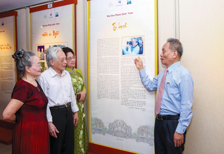 Tháng 6/2022, Hội Nhà báo Việt Nam và Bảo tàng Báo chí Việt Nam tổ chức tọa đàm “Nhà báo Phạm Quốc Toàn - tác giả và tác phẩm” nhân kỷ niệm 97 năm ngày Báo chí Cách mạng Việt Nam và tròn nửa thế kỷ làm báo của nhà báo Phạm Quốc Toàn. Ảnh: Nhà báo Phạm Quốc Toàn tự bạch tại cuộc tọa đàm
